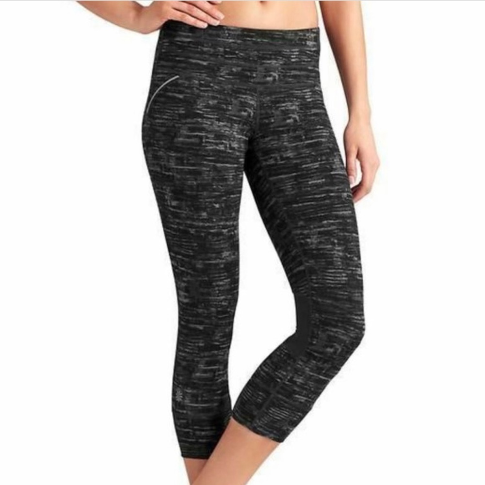 Athleta Paint Bucket Relay Mid-Rise Space Dye Crop Legging Capri XS Style 138202